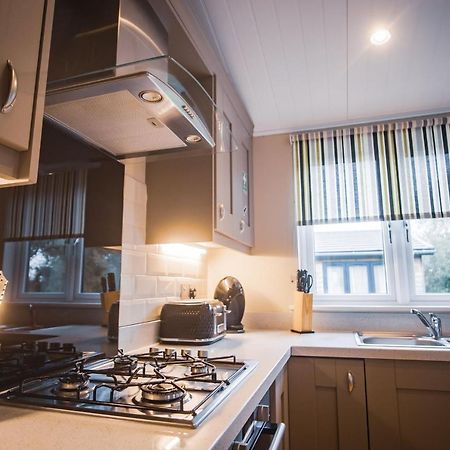 Hotel Warrenwood Country Park Polegate Esterno foto